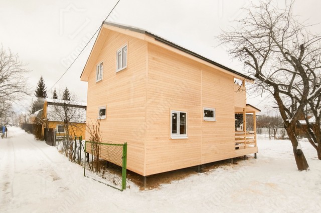 Дачный дом 6x7.5 с крыльцом и балконом «Корица» 3